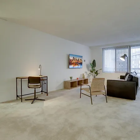 Luxury Living At Crystal City'S Condo